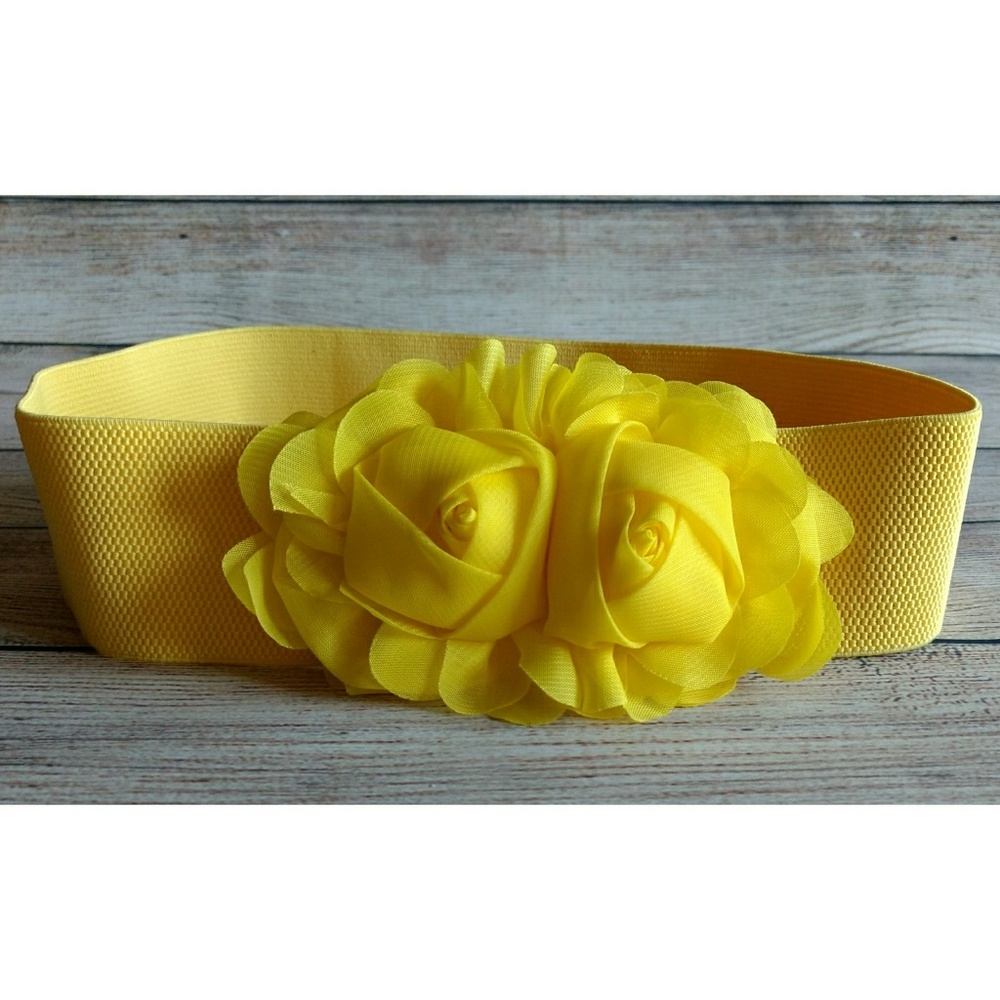 🌸(NWOT) Yellow Flower Belt🌸
